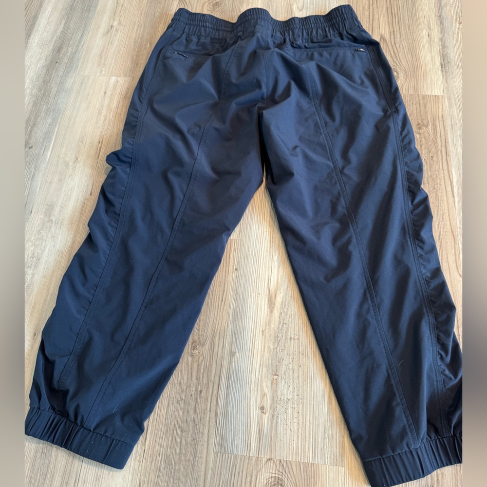 Athleta size 6 blue capri jogger